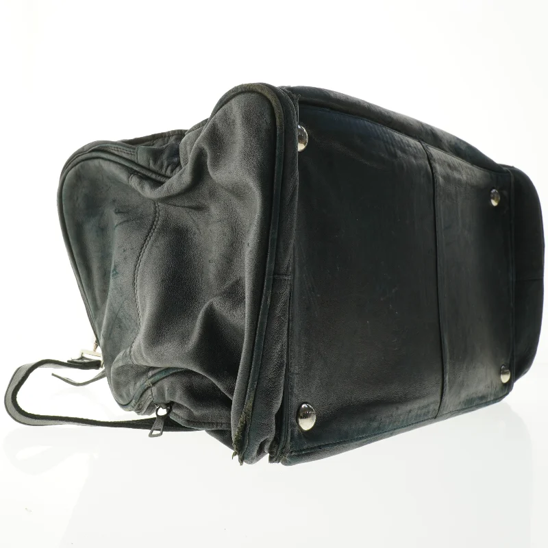 Sort weekendtaske i læderlook (str. 53 x 33 cm)