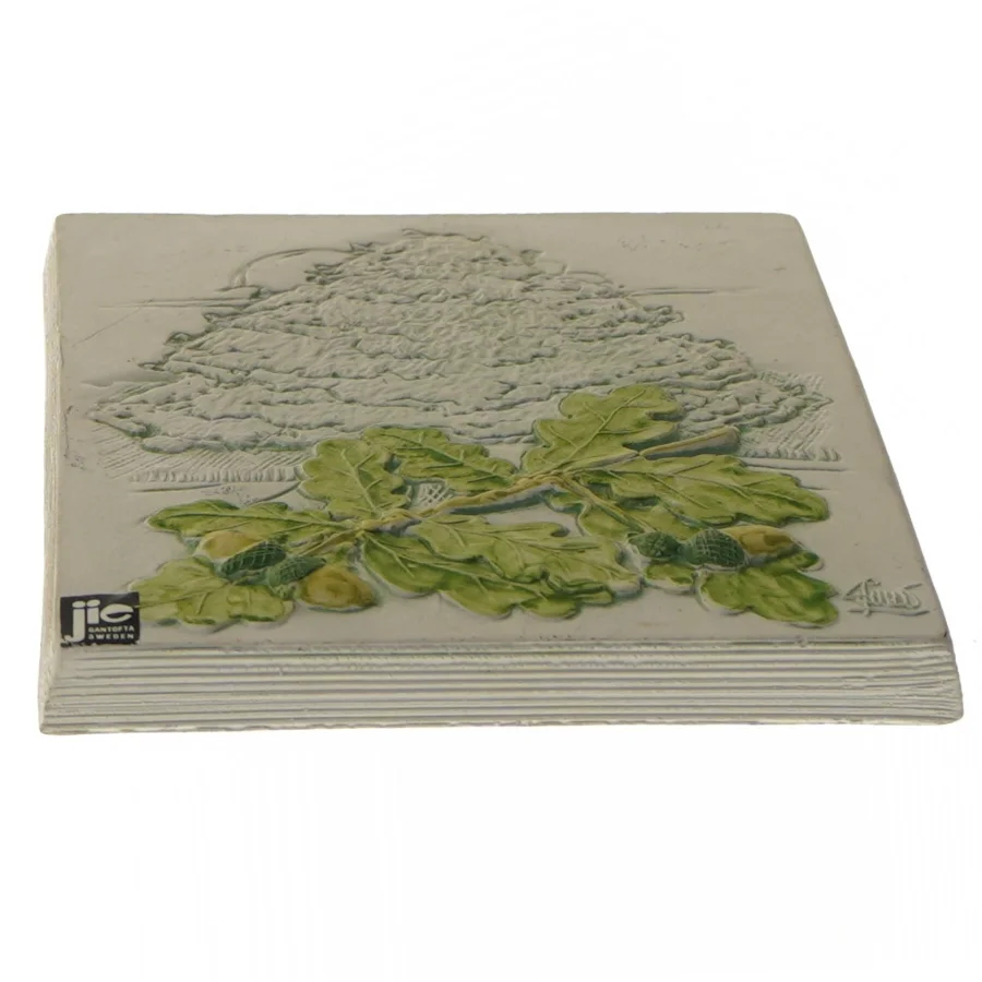 Keramisk platte med egetræsmotiv fra Jie Gantofta (str. 14,5x18,5 cm)