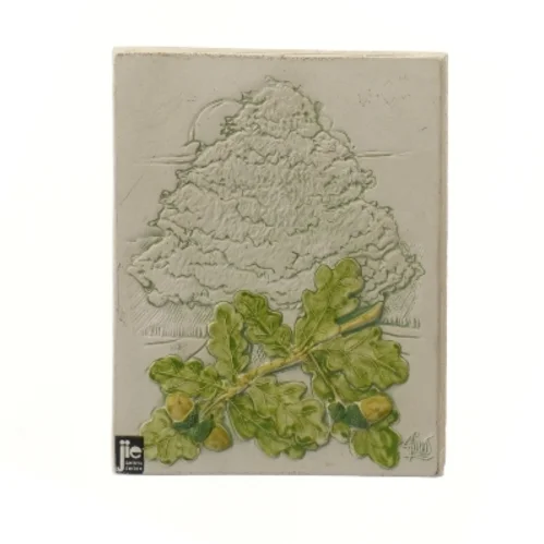 Keramisk platte med egetræsmotiv fra Jie Gantofta (str. 14,5x18,5 cm)