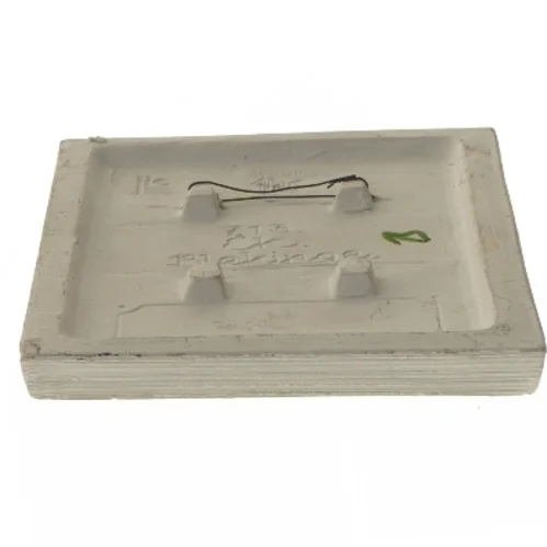 Keramisk platte med egetræsmotiv fra Jie Gantofta (str. 14,5x18,5 cm)