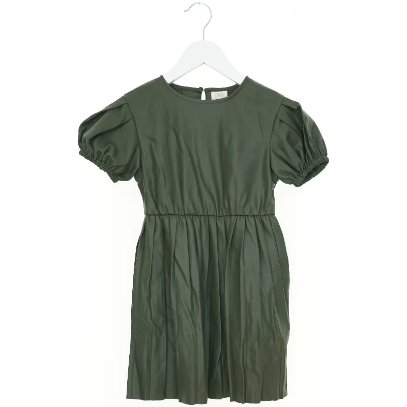 Grøn "læder" Kjole fra Zara (str. 116 cm)