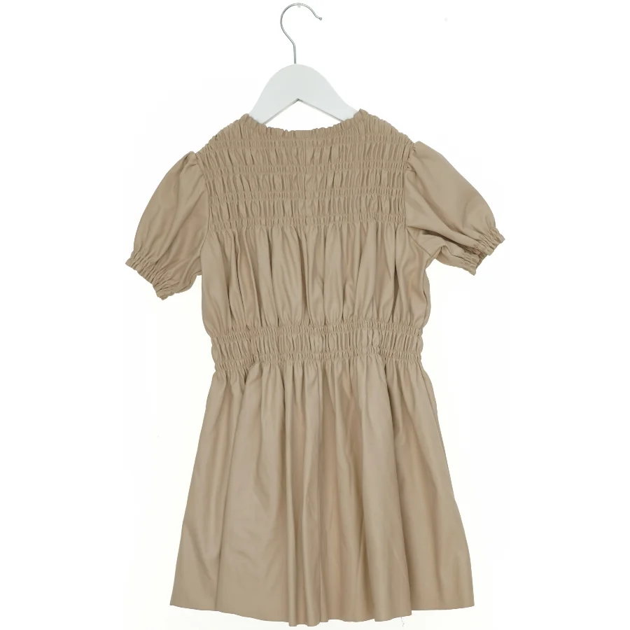 Beige "læder" Kjole fra Zara (str. 116 cm)