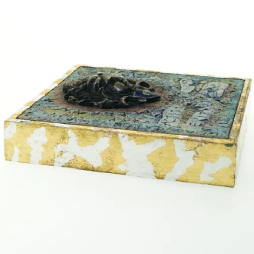 Dekorativ æske med kunstnerisk relief fra Rikki Tikki (str. 22,5x6 cm)