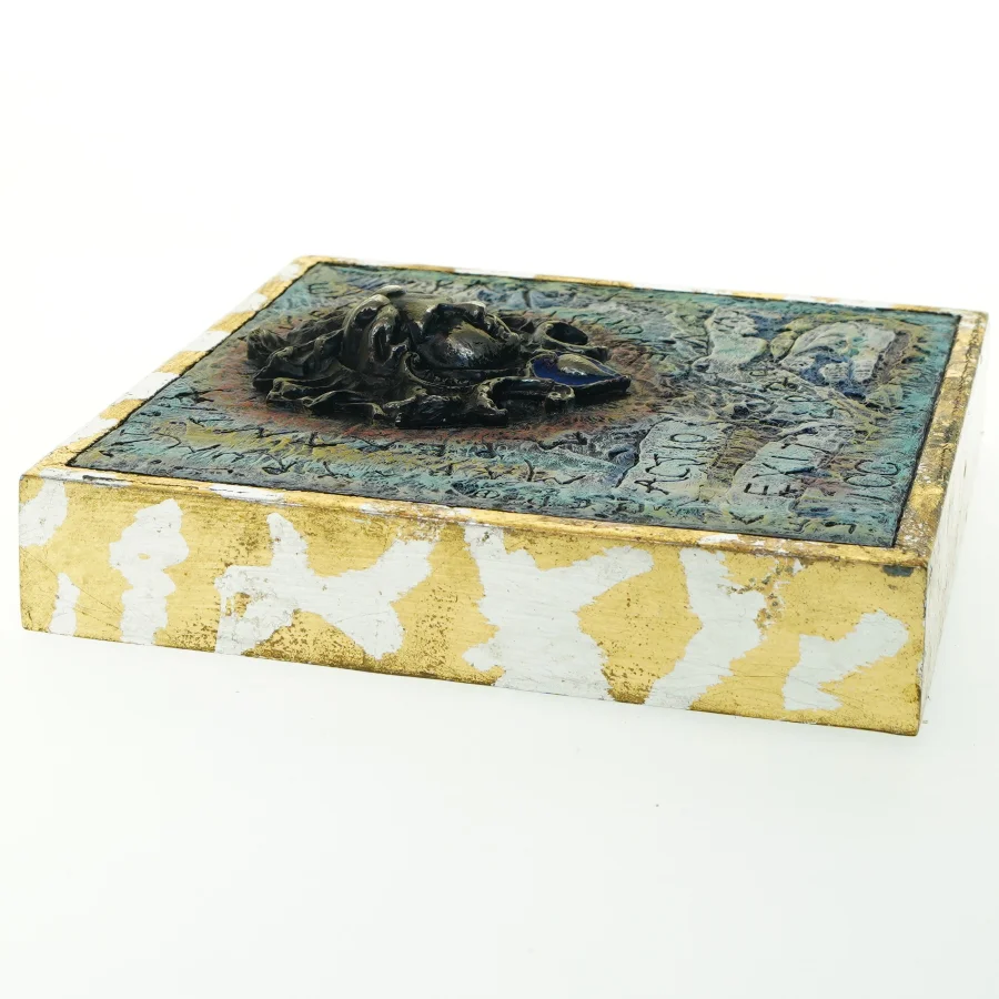 Dekorativ æske med kunstnerisk relief fra Rikki Tikki (str. 22,5x6 cm)