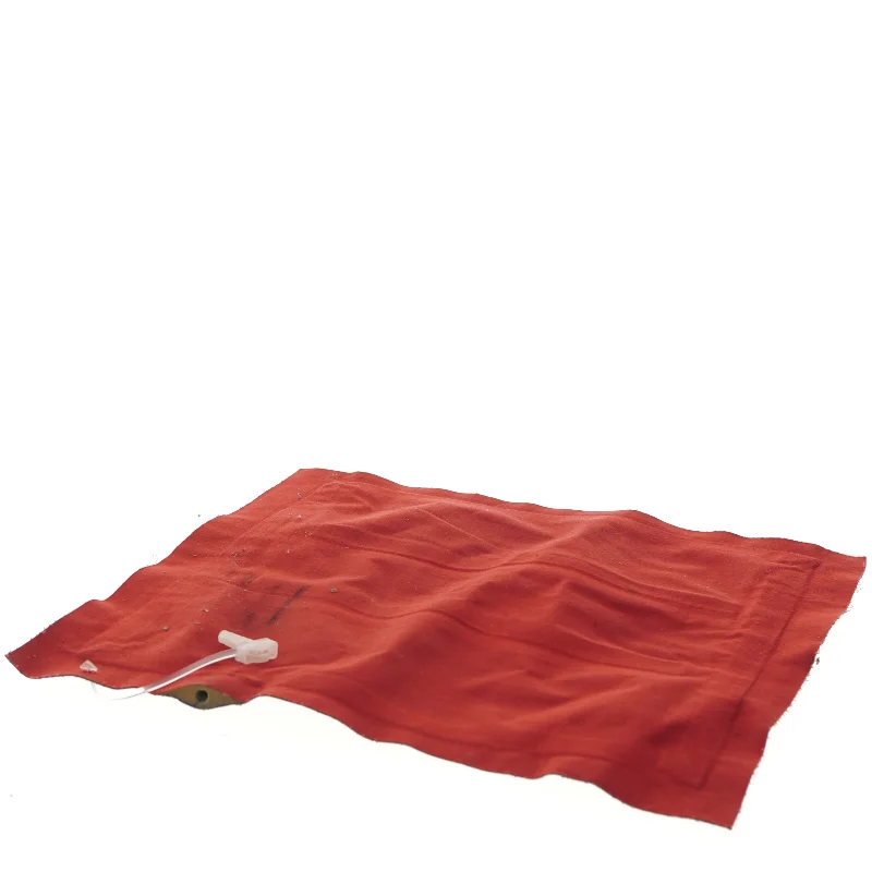 Oppustelig pude - Rød og blå tekstilpuder (str. 36x36 cm)