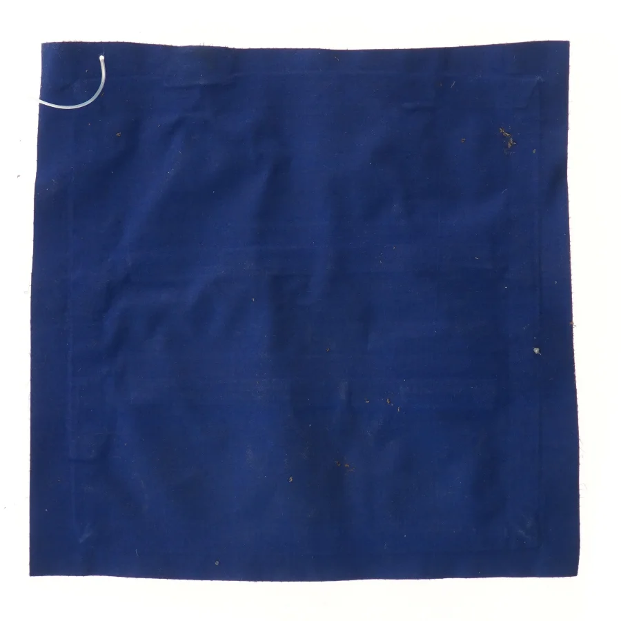 Oppustelig pude - Rød og blå tekstilpuder (str. 36x36 cm)