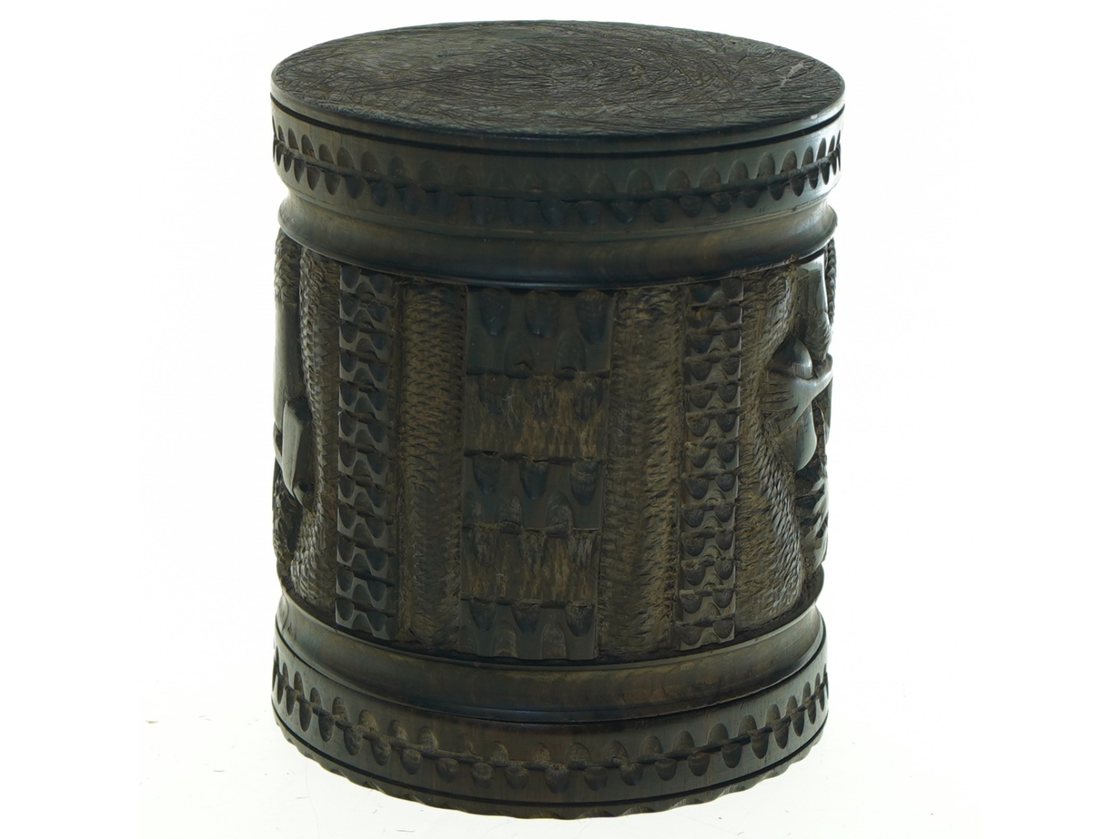 Udsmykket sort trææske (str. 11 x 9 cm)