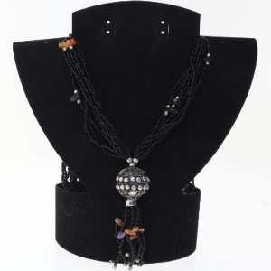 Halskæde med vedhæng (str. 74 cm)