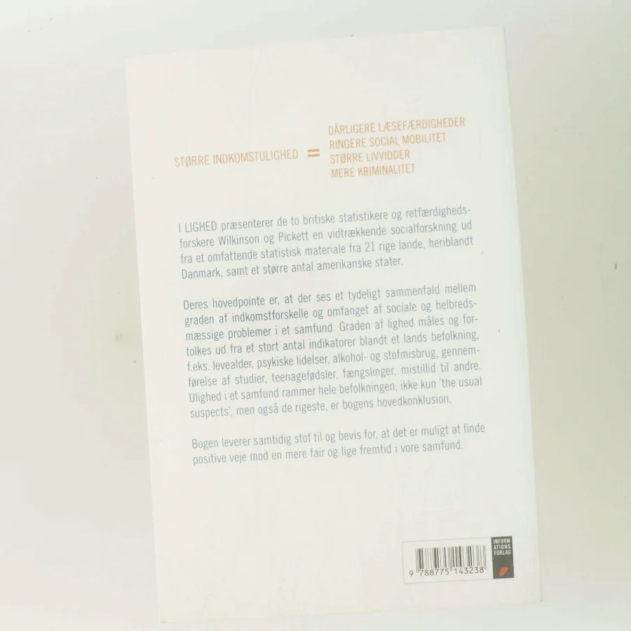 Lighed : hvorfor alle klarer sig bedre i mere lige samfund af Richard Wilkinson (f. 1943) (Bog)
