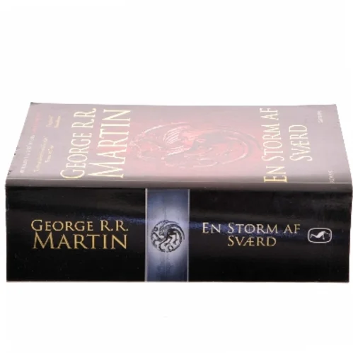 En storm af sværd af George R. R. Martin (Bog)