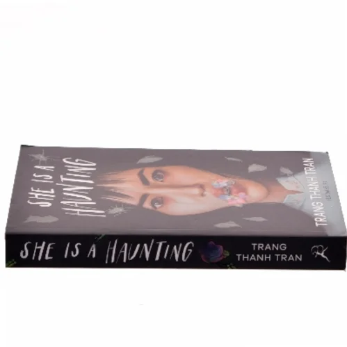 She is a haunting af Trang Thanh Tran (Bog)