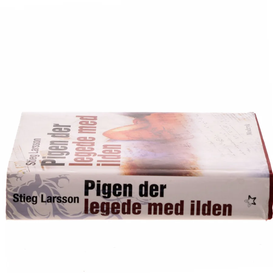 Pigen der legede med ilden af Stieg Larsson (Bog)