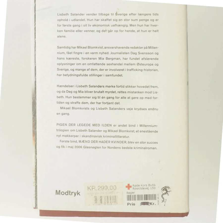 Pigen der legede med ilden af Stieg Larsson (Bog)