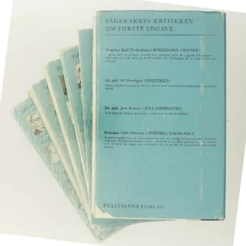 Dansk Litteratur Historie. Fra runerne til Thomas Kingo (bind 1-6) af 
Magister Emil Frederiksen
Dr. phil. Alf Henriques
Dr. phil. Jens Kruuse
Professor Carl Fehrman
(m.fl. som redaktører/forfattere til værket "Dansk Litteratur Historie") (Bog)