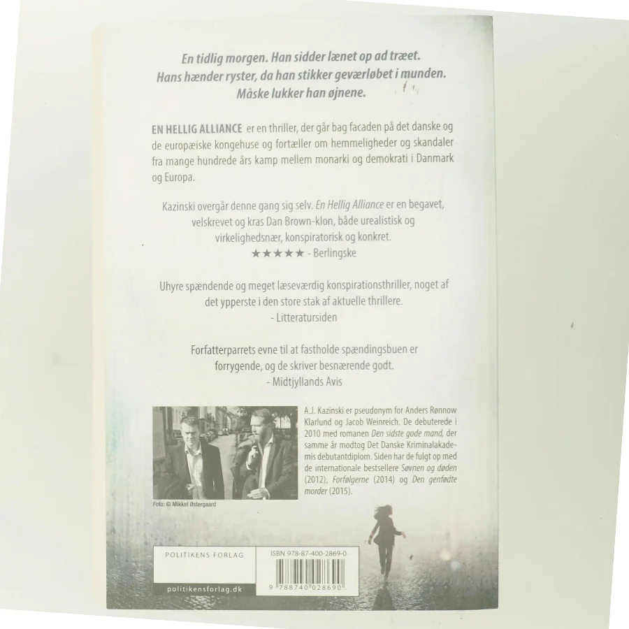 En hellig alliance af A. J. Kazinski (Bog)