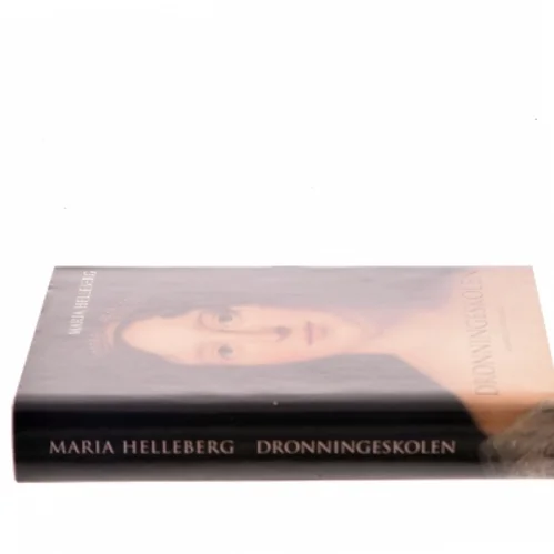 Dronningeskolen af Maria Helleberg (Bog)