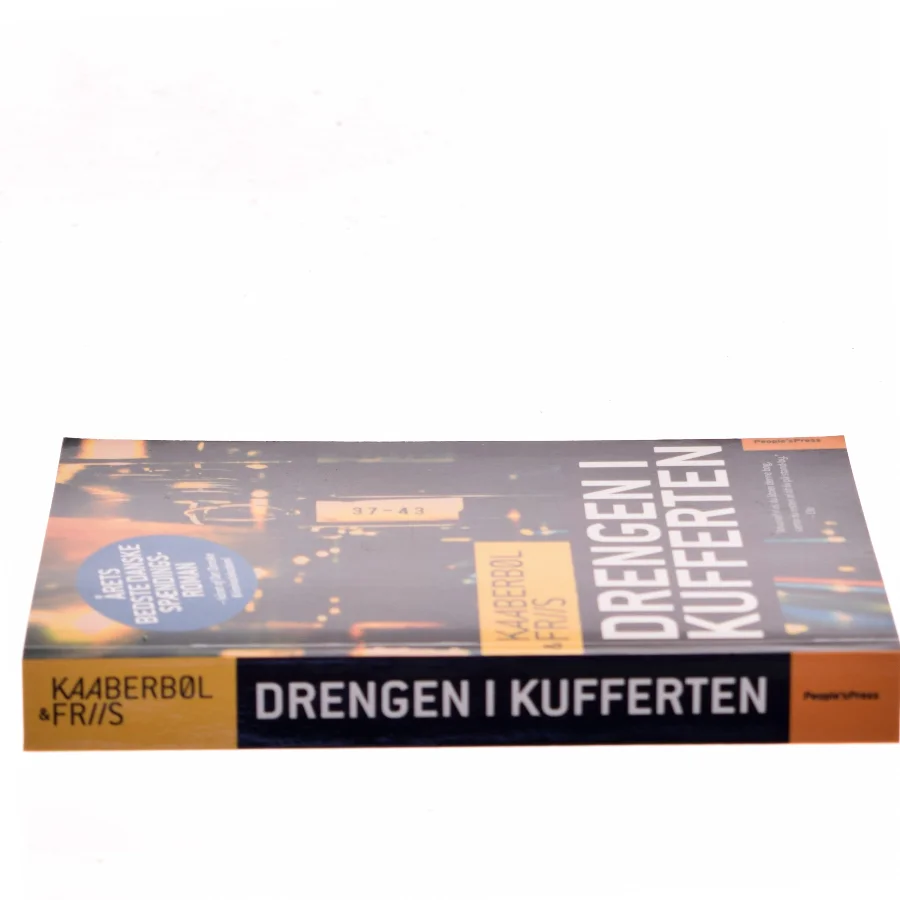 Drengen i kufferten : kriminalroman af Lene Kaaberbøl (Bog)