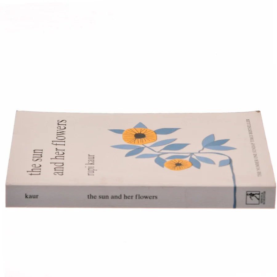 The sun and her flowers af Rupi Kaur (f. 1992) (Bog)