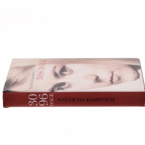 3096 dage af Natascha Kampusch (Bog)