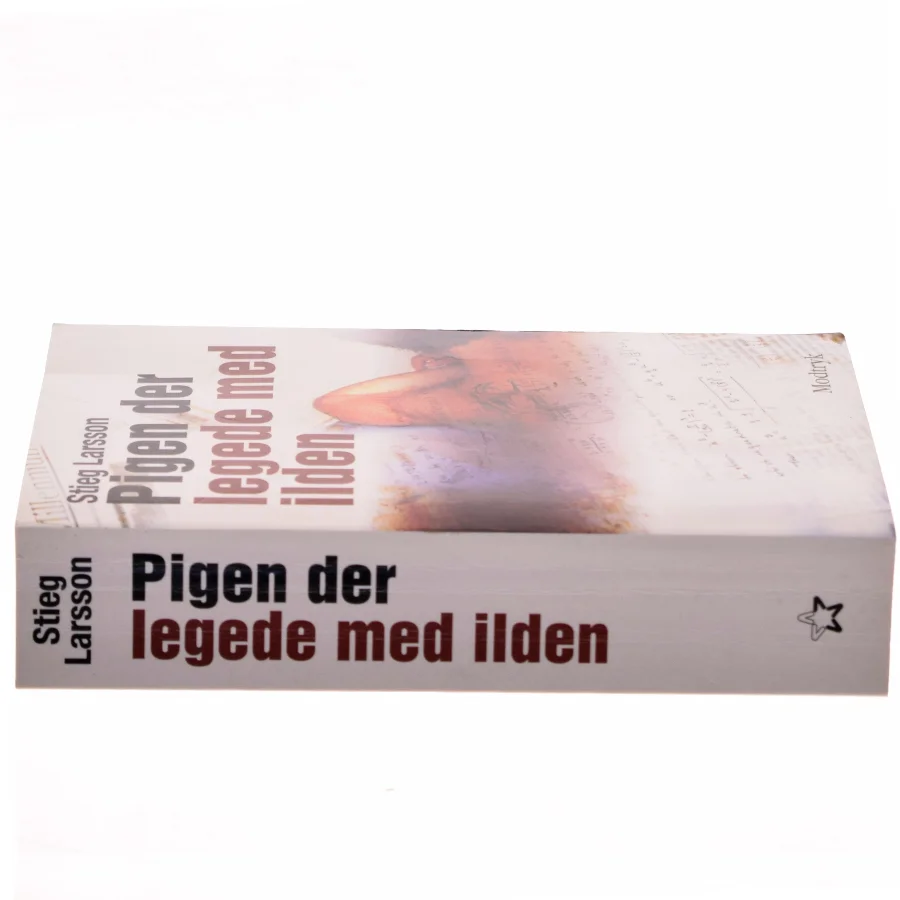 Pigen Der Legede Med Ilden (Millennium, 2. Bind) af Stieg Larsson (Bog)