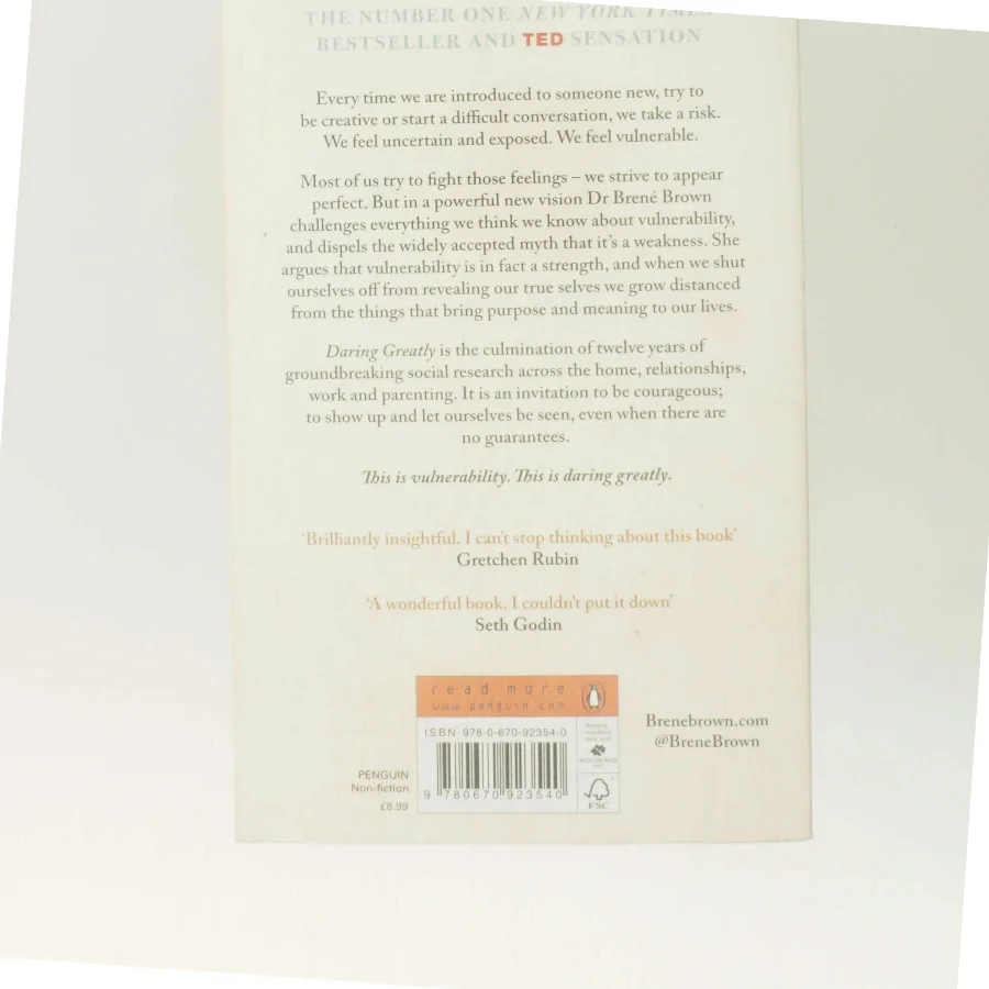 Daring greatly : how the courage to be vulnerable transforms the way we live, love, parent and lead af Brené Brown (Bog)
