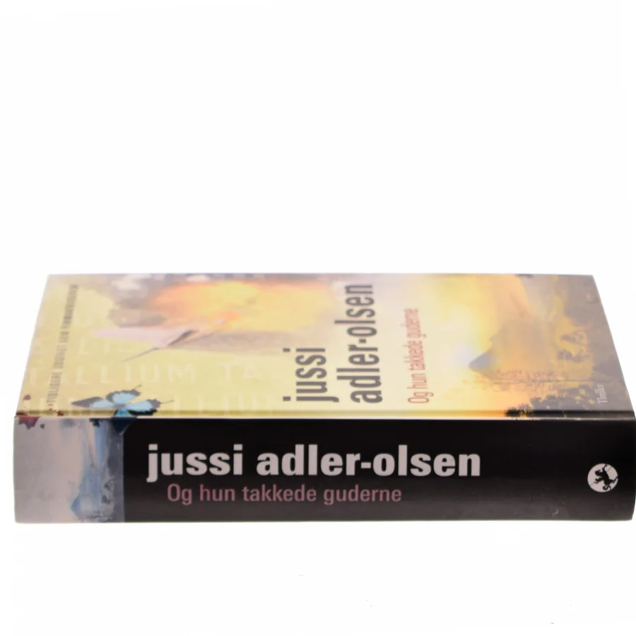 Og hun takkede guderne af Jussi Adler-Olsen (Bog)
