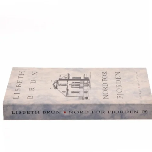 Nord for fjorden : roman af Lisbeth Brun (Bog)