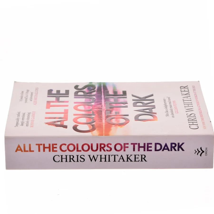 All the Colours of the Dark af Chris Whitaker (Bog)