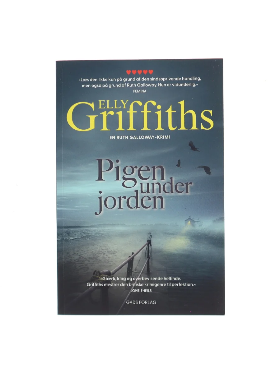 Forsiden af Pigen under jorden (The Crossing Places) af Elly Griffiths