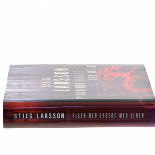 Pigen der legede med ilden af Stieg Larsson (Bog)