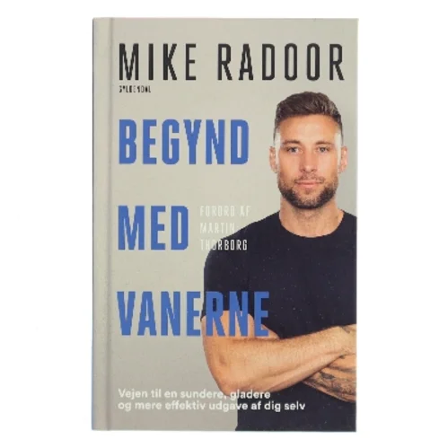 Begynd med vanerne : vejen til en sundere, gladere og mere effektiv udgave af dig selv af Mike Radoor (f. 1986) (Bog)