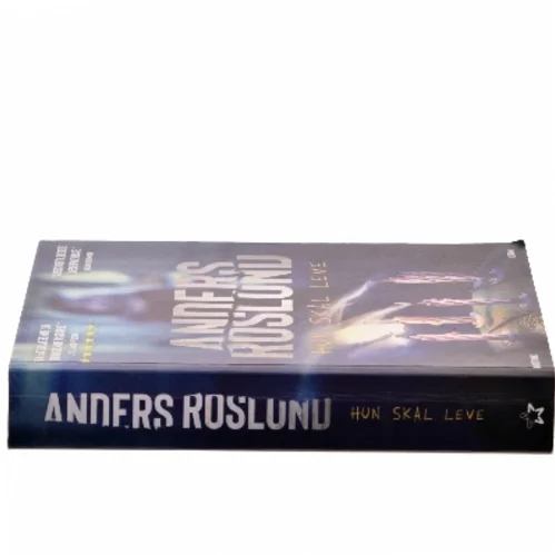Hun skal leve af Anders Roslund (Bog)
