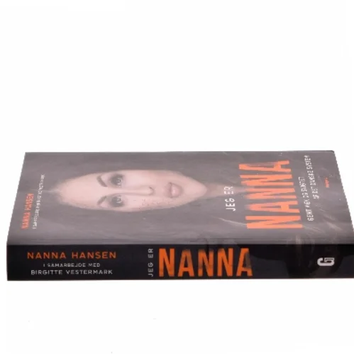 Jeg er Nanna : gemt væk og svigtet af det danske system af Nanna Hansen (f. 1991) (Bog)