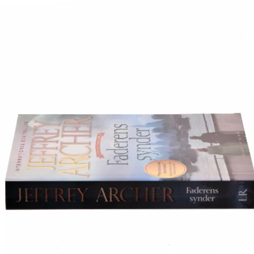 Faderens synder af Jeffrey Archer (Bog)