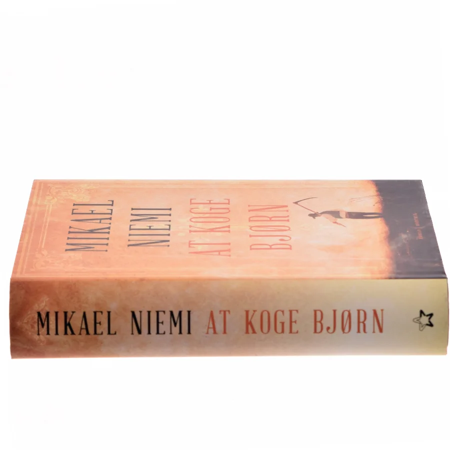 At koge bjørn af Mikael Niemi (Bog)