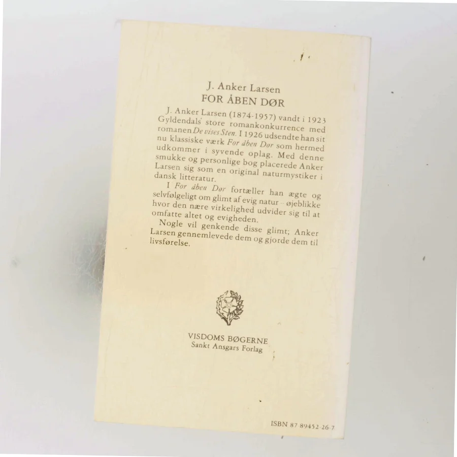 For åben dør af J. Anker Larsen (Bog)
