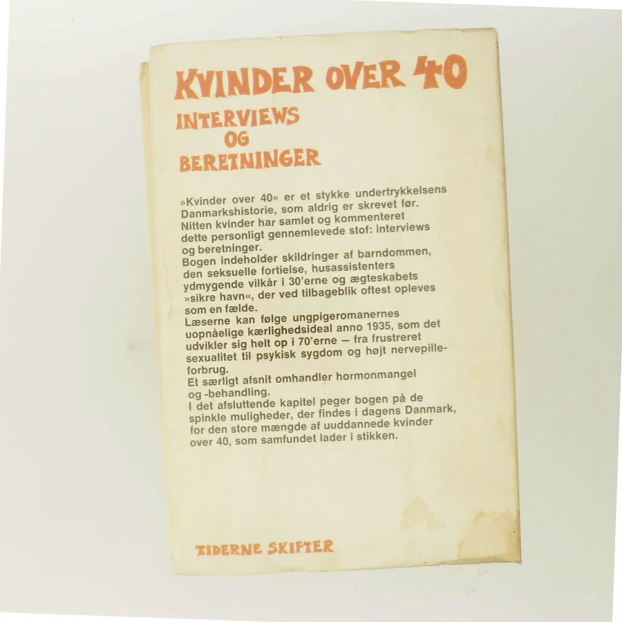 Kvinder over 40 – interviews og beretninger af Nitten kvinder (redaktionelt kollektiv) (Bog)