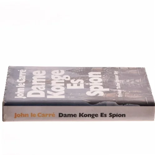 Dame Konge Es Spion af John le Carré (Bog)