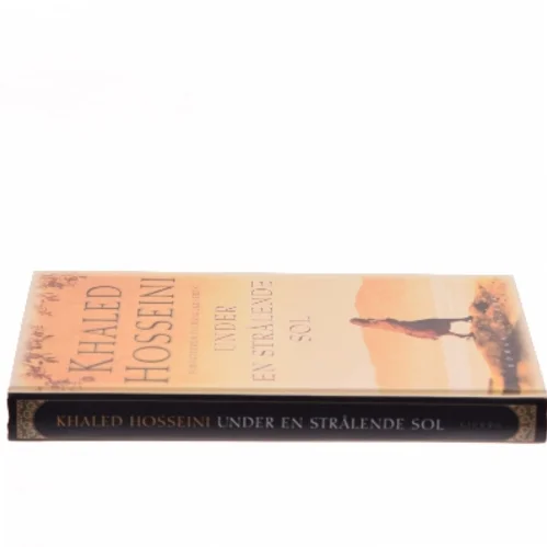 Under en strålende sol af Khaled Hosseini (Bog)