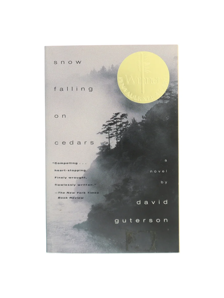 Forsiden af Snow falling on cedars af David Guterson