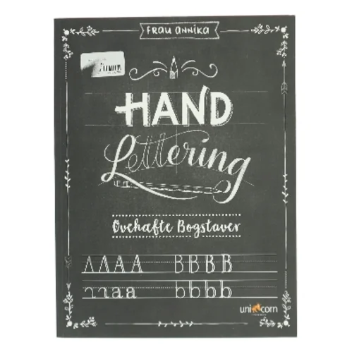 Hand Lettering – Øvehæfte Bogstaver af Frau Annika (Bog)
