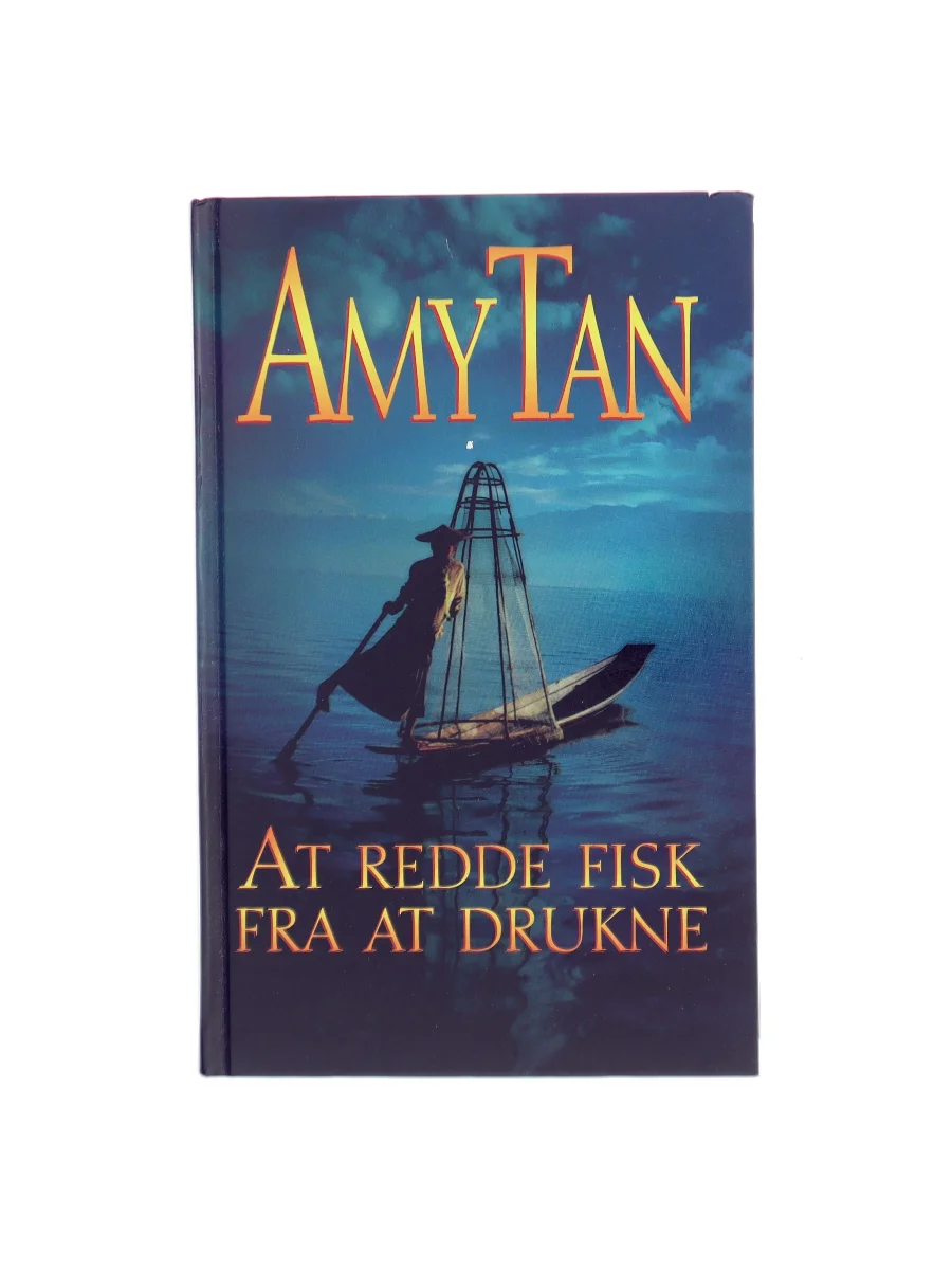 Forsiden af At redde fisk fra at drukne af Amy Tan