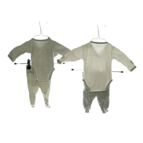 2 sæt med bodystocking, bukser og én hue fra Fixoni (str. 44 / 0-1 mdr.) fra Fixoni (str. 44 / 0-1 mdr.)