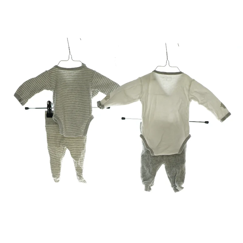 2 sæt med bodystocking, bukser og én hue fra Fixoni (str. 44 / 0-1 mdr.) fra Fixoni (str. 44 / 0-1 mdr.)