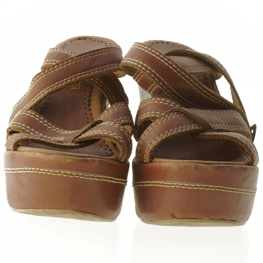 Brune kilehæl sandaler i størrelse 39 fra M.officer (str. 39 )