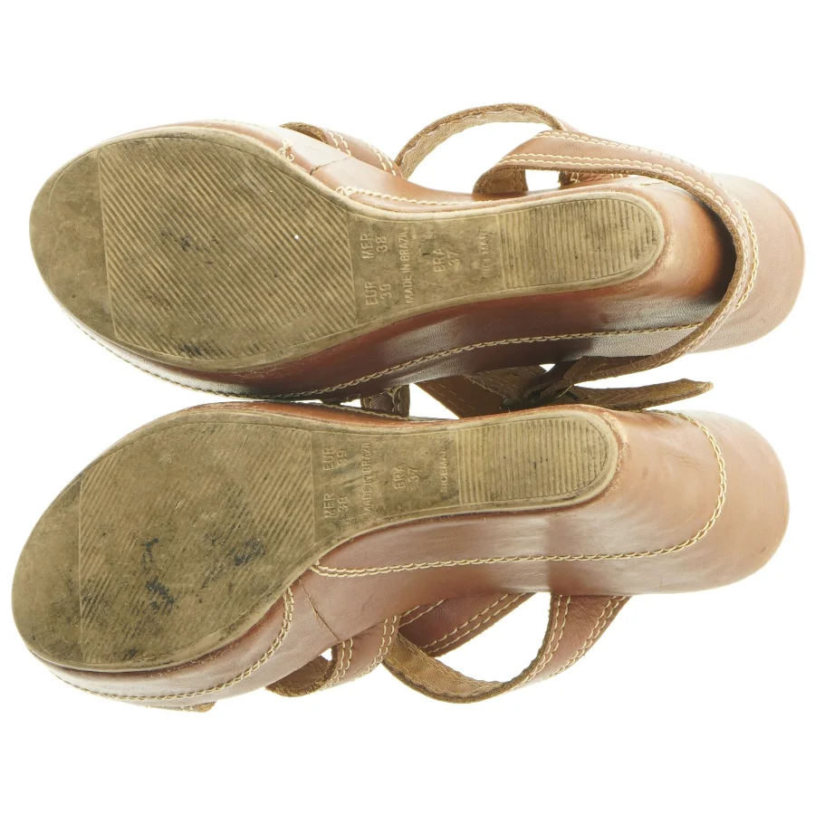 Brune kilehæl sandaler i størrelse 39 fra M.officer (str. 39 )