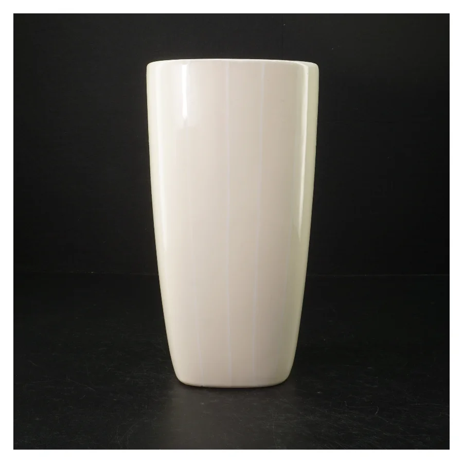 Hvid porcelænsvase (str. H. 24 cm)