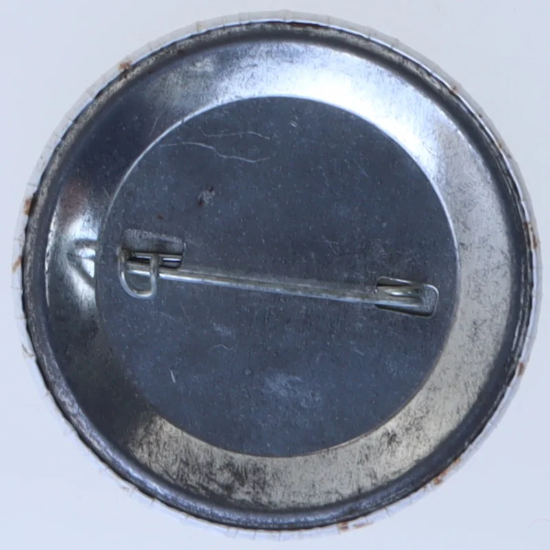 Rund badge med tekst (str. Ø 5,5 cm)