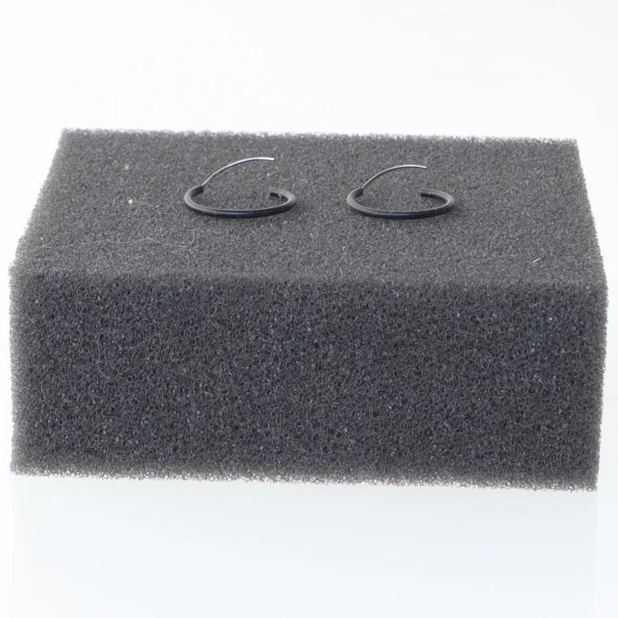 Små øreringe i ringform (str. Ø 1,5 cm)