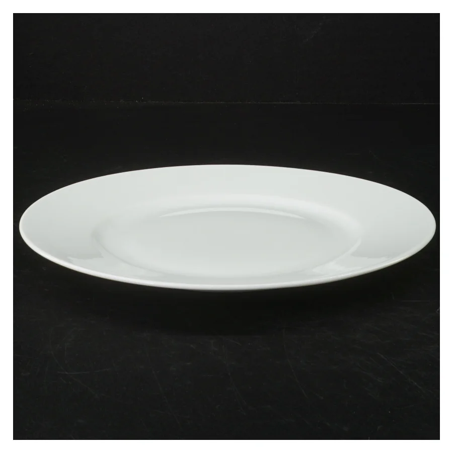 Hvid middagstallerken fra IKEA (str. Ø. 21,5 cm)